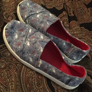 Womens or youth toms fireworks